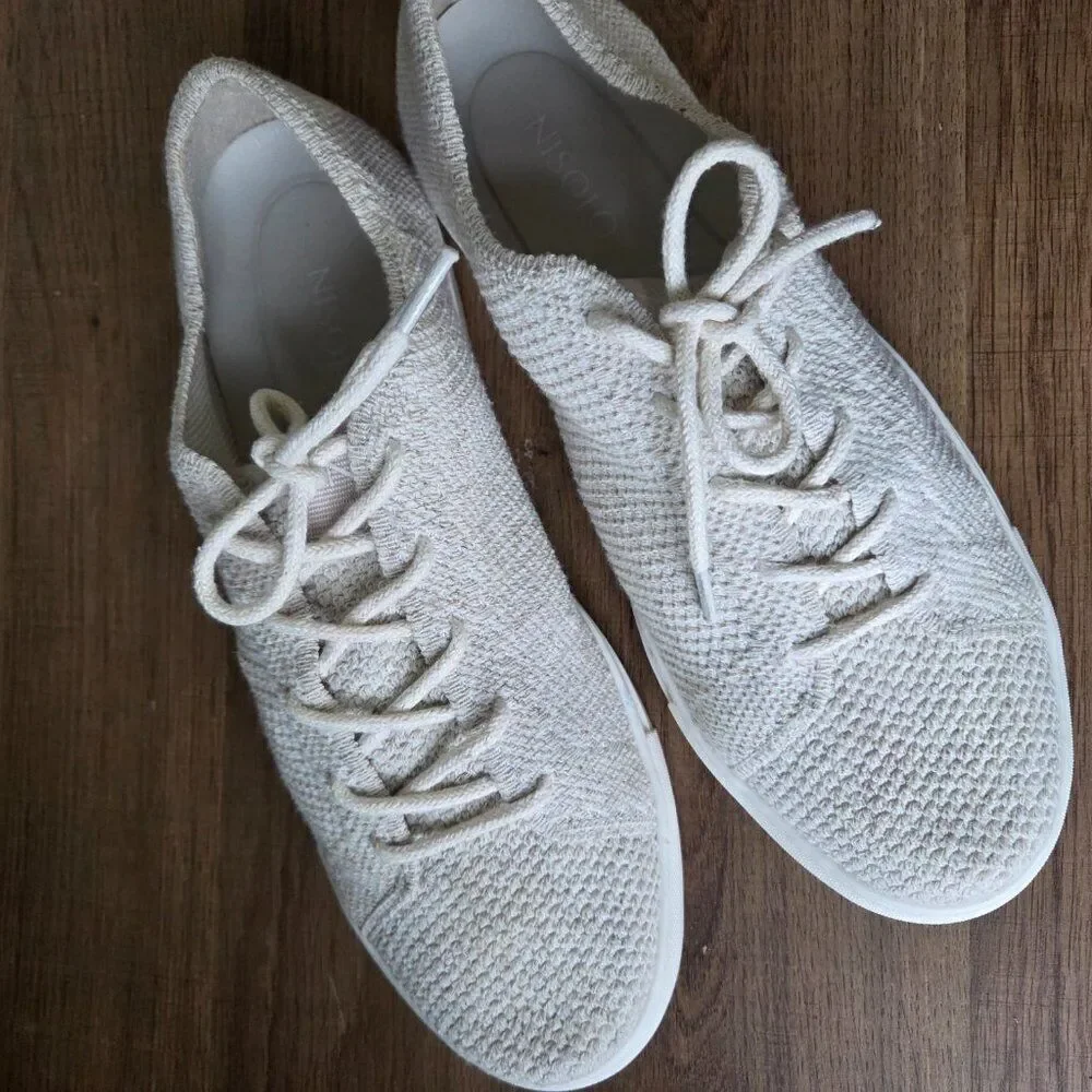 NEW NEVER WORN NISOLO CREAM STRETCHY SNEAKERS SIZE 10 & 11 WOMENS